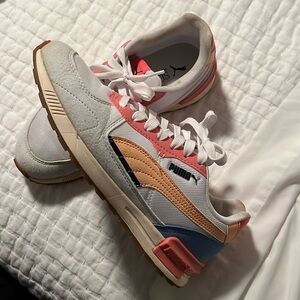 Puma women’s tennis shoes soft foam optimal comfort size 8